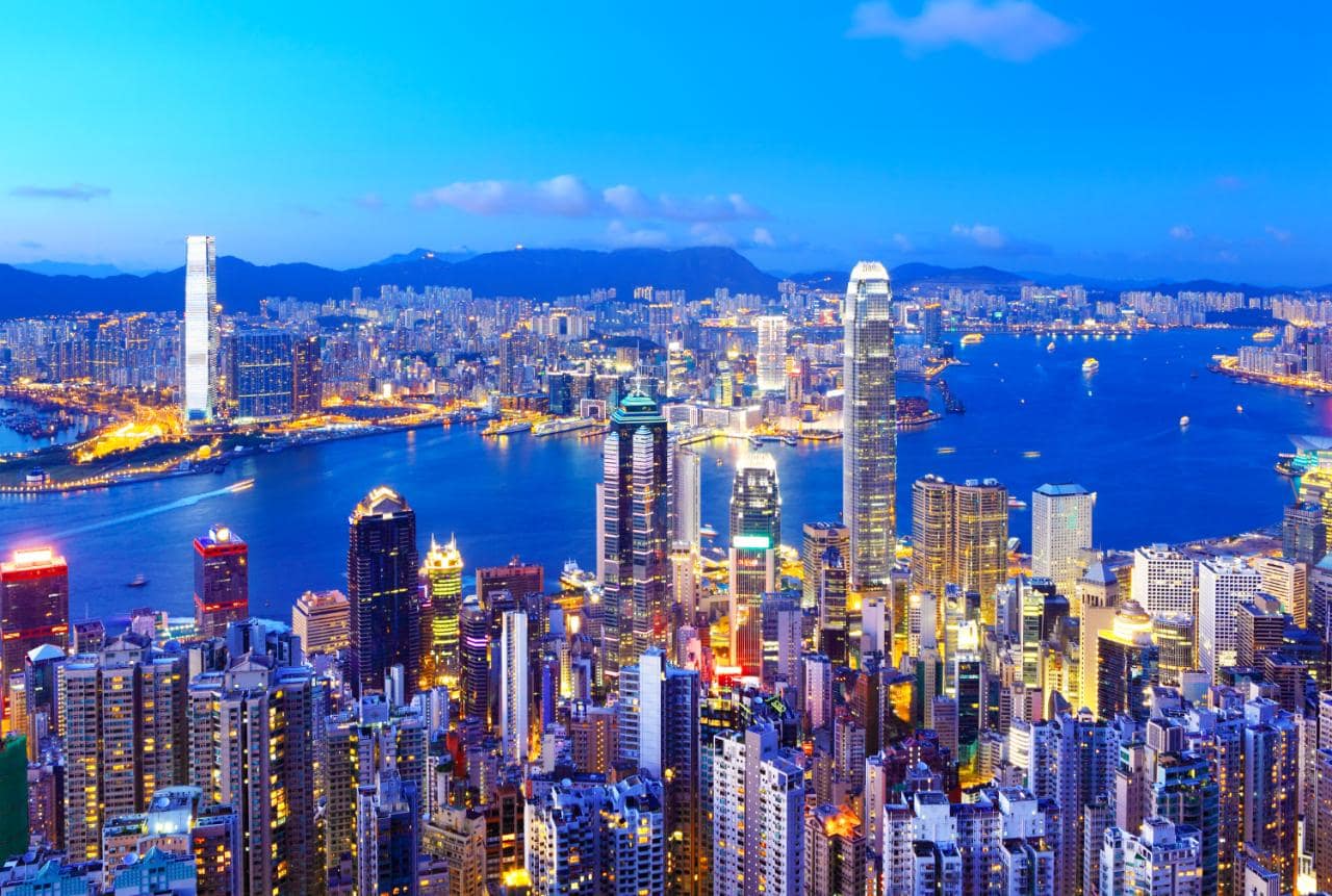 Lo skyline visto da Victoria Peak, una delle più belle attrazioni da visitare con l'assicurazione viaggio Hong Kong